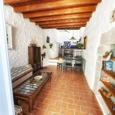 Traditional 2 Bd Chora House With Terrace *