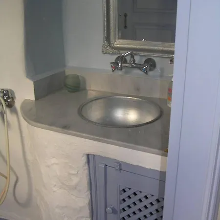 Traditional 2 Bd Chora House With Terrace