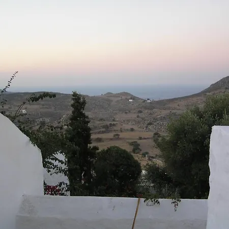 Traditional 2 Bd Chora House With Terrace *