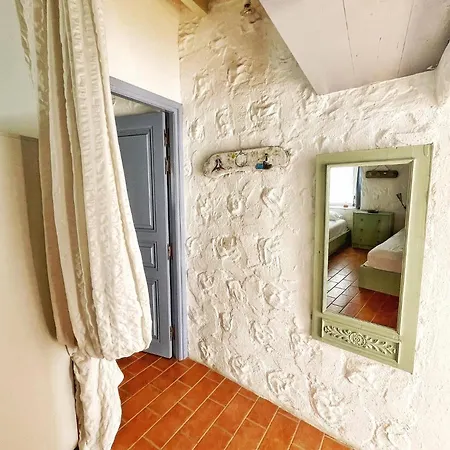 Traditional 2 Bd Chora House With Terrace Apartment *