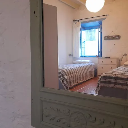 Traditional 2 Bd Chora House With Terrace Apartament