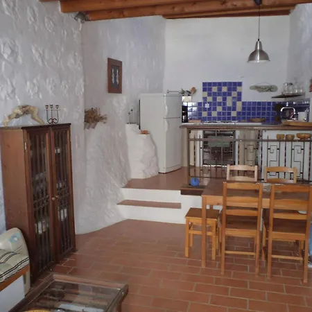Traditional 2 Bd Chora House With Terrace *